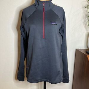 Patagonia sz M grey with burgundy 1/2 zip fleece jacket great condition
